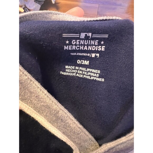 baby girls offical MLB 0-3 months romper silver red & navy blue leg snaps - Picture 3 of 4